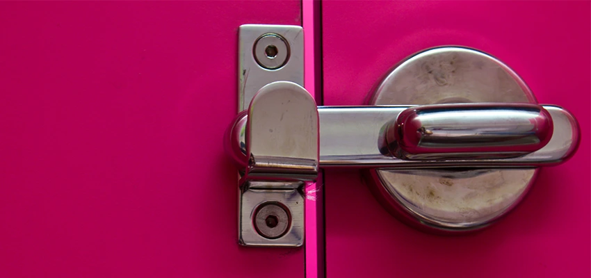 Childproof Gate Lock in Olivehurst, California
